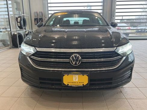 Used 2023 Volkswagen Jetta SE w/ Panoramic Sunroof Package FWD image 2