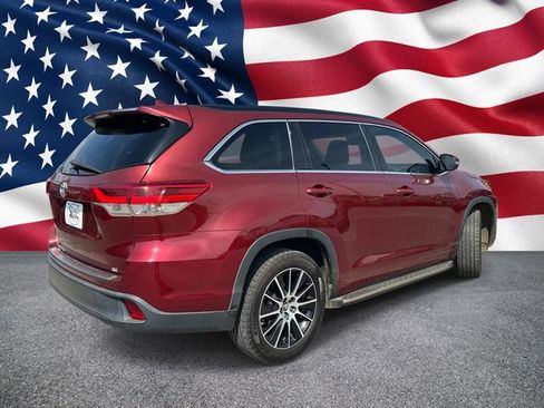 Used 2017 Toyota Highlander SE FWD image 7