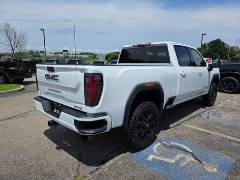 Used 2025 GMC Sierra 2500 AT4 AWD/4WD image 5