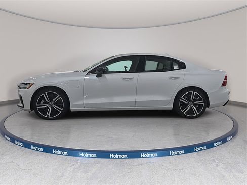 Used 2022 Volvo S60 T8 R-Design Expression w/ Premium Package image 7
