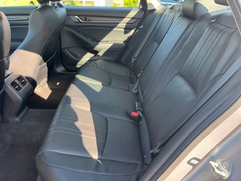 Used 2018 Honda Accord Touring image 12