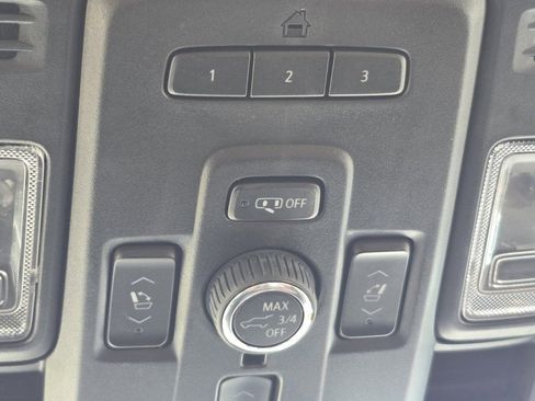 Used 2023 GMC Yukon Denali Ultimate image 10