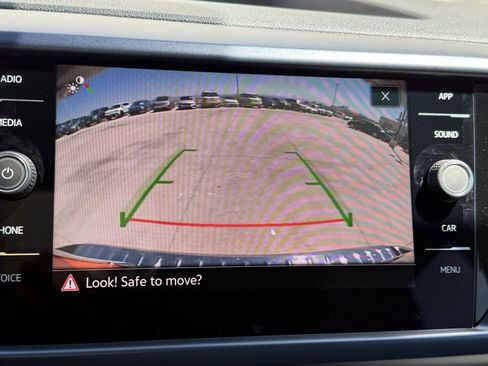 Certified 2024 Volkswagen Taos SE image 8