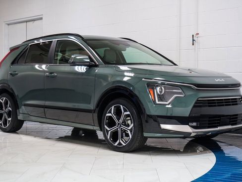 Used 2023 Kia Niro EX Touring image 5