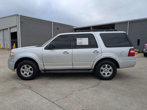 Used 2010 Ford Expedition XLT image 6