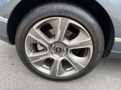 Used 2019 Land Rover Range Rover HSE image 11