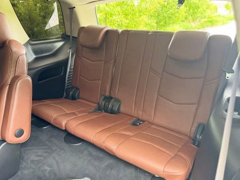 Used 2017 Cadillac Escalade Premium Luxury w/ LPO, Radiant Package AWD/4WD image 15