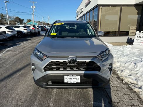 Used 2021 Toyota RAV4 XLE w/ Convenience Package image 2