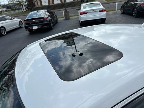 Used 2024 Honda Civic Sport Touring image 9