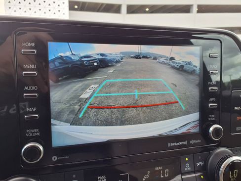 Used 2021 Toyota Highlander XLE FWD image 7