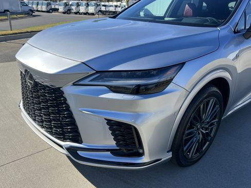Used 2024 Lexus RX 500h F Sport image 11