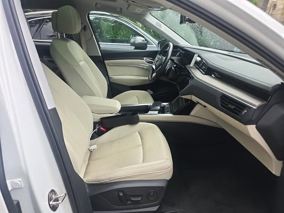 Used 2024 Audi Q8 e-tron Premium Plus AWD/4WD image 8