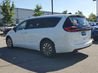 Used 2023 Chrysler Pacifica Touring-L