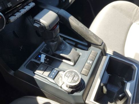 Used 2025 Toyota Tacoma TRD Off-Road AWD/4WD image 17