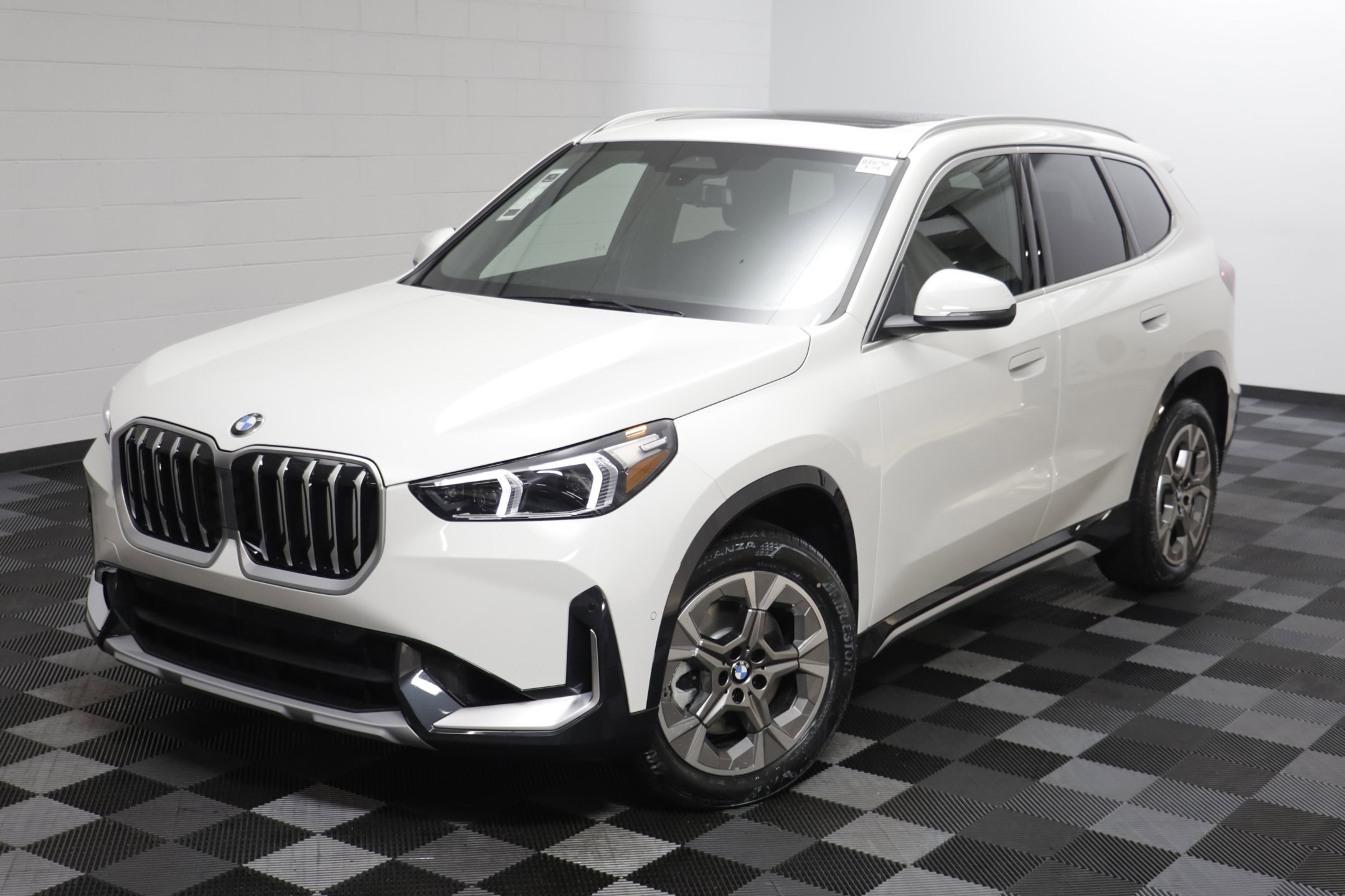 New 2027 BMW X1 xDrive28i AWD/4WD image 2