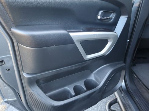 Used 2021 Nissan Titan SV w/ SV Convenience Package image 60