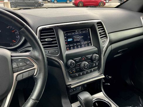 Used 2019 Jeep Grand Cherokee Laredo w/ Security & Convenience Group image 6