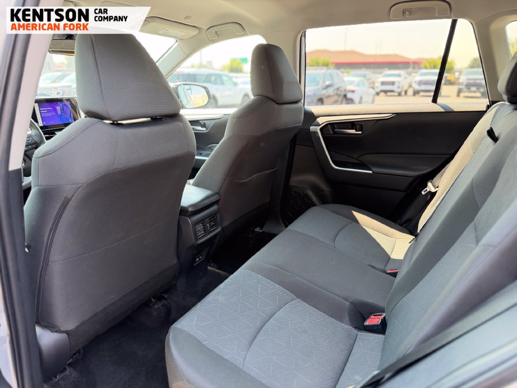 Used 2025 Toyota RAV4 XLE AWD/4WD image 29