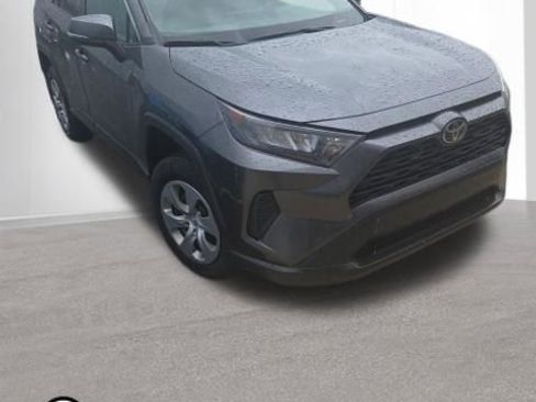 Used 2021 Toyota RAV4 LE image 3