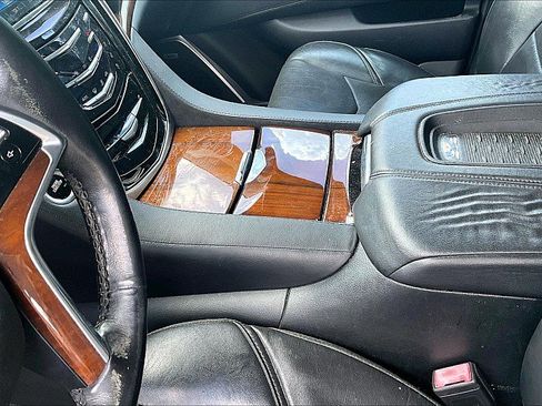 Used 2020 Cadillac Escalade Luxury RWD image 11