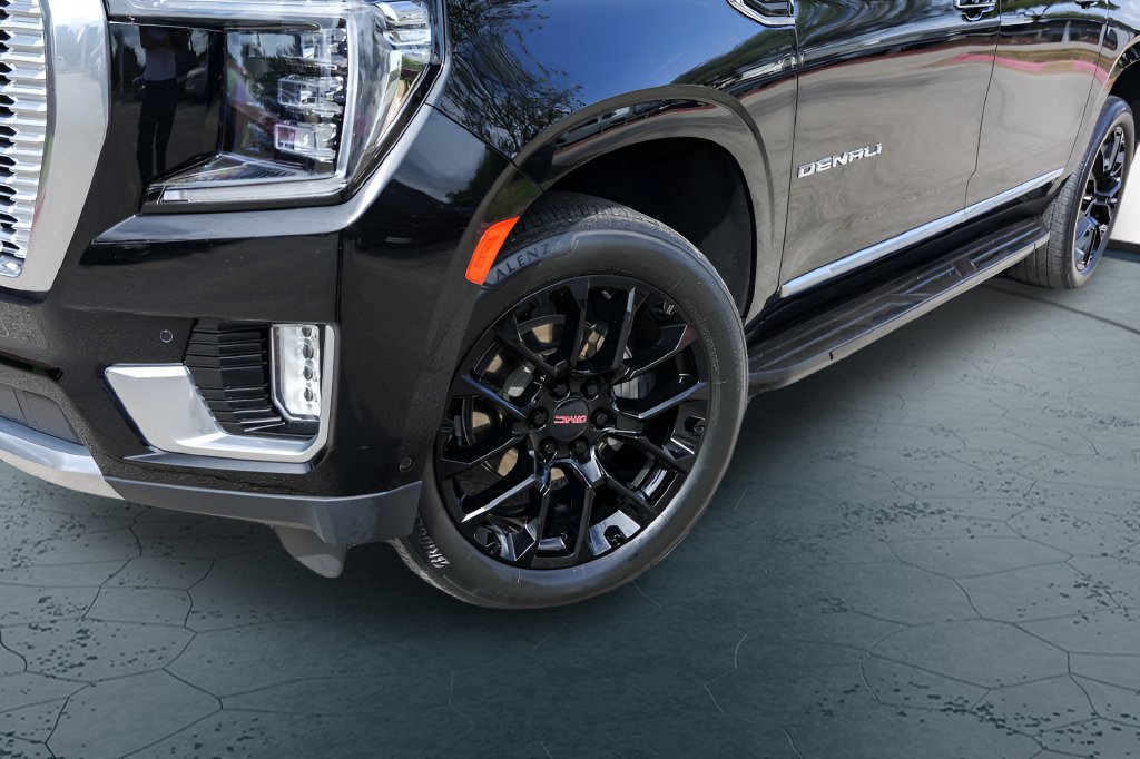 Used 2023 GMC Yukon XL Denali w/ Advanced Technology Package AWD/4WD image 3