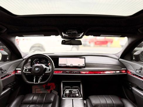 Used 2023 BMW 760i xDrive AWD/4WD image 2