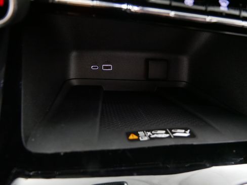 Used 2025 Chevrolet Traverse LT image 29