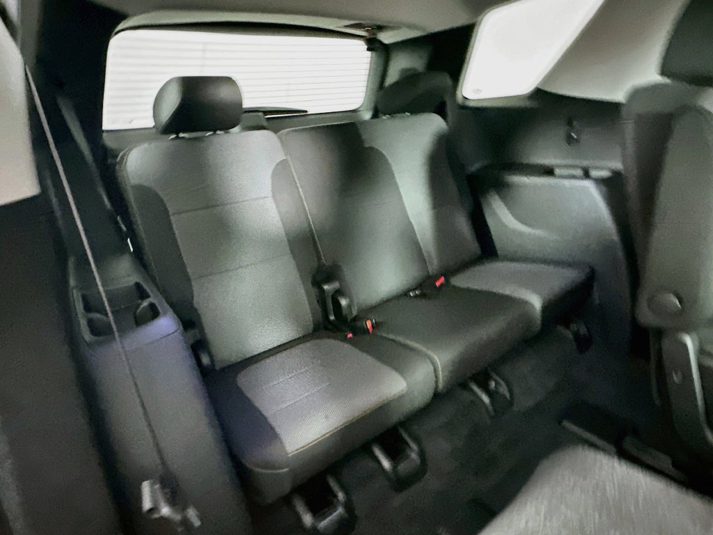 Used 2021 Chevrolet Traverse LT FWD image 35