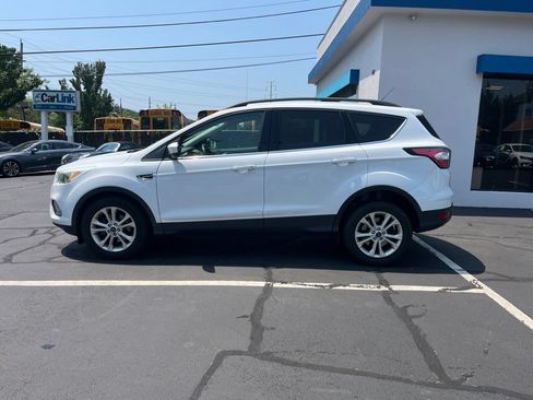 Used 2018 Ford Escape SE FWD image 4