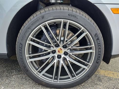 Certified 2026 Porsche Macan AWD/4WD image 14