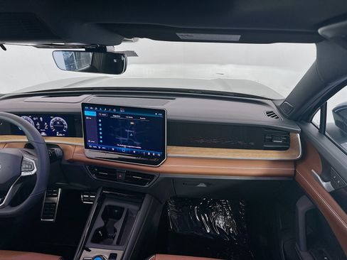 New 2026 Volkswagen Tiguan SEL R-Line AWD/4WD image 25