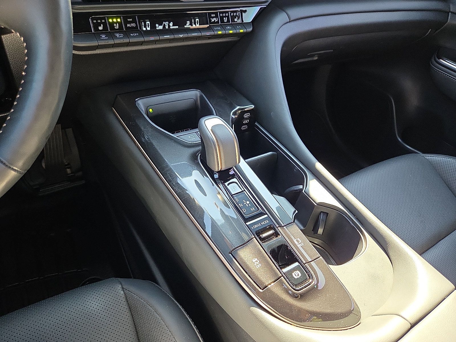 Used 2024 Toyota Crown Platinum AWD/4WD image 25
