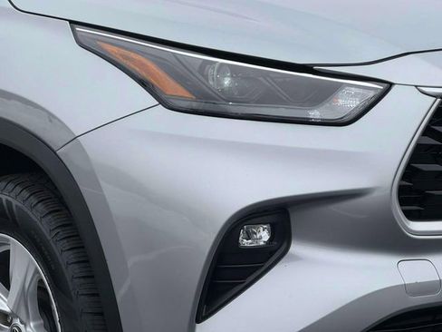 Used 2023 Toyota Highlander LE image 8