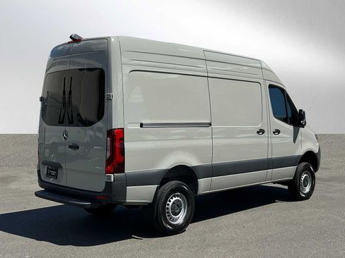 Used 2026 Mercedes-Benz Sprinter 2500 image 3