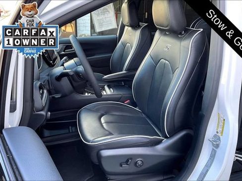 Used 2026 Chrysler Pacifica Limited w/ S Appearance Package FWD image 24