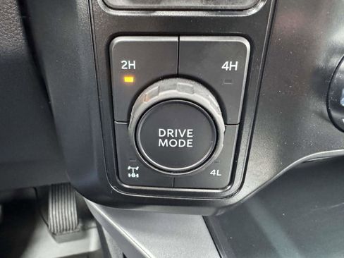 Used 2025 Ford F250 Lariat w/ Black Appearance Package image 32