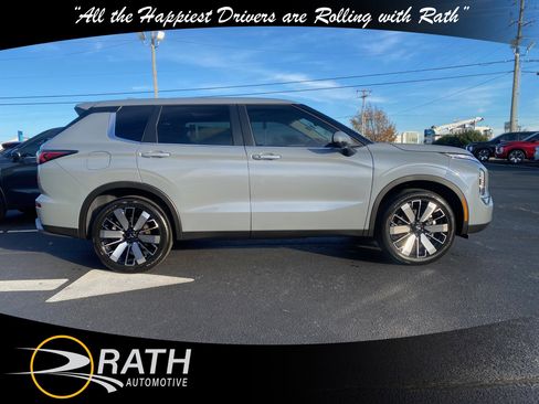 New 2025 Mitsubishi Outlander SE image 6