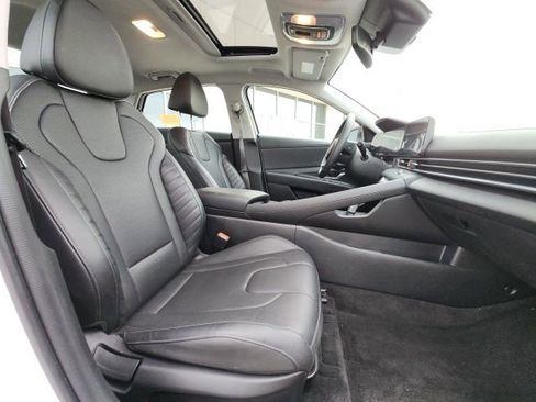 Used 2025 Hyundai Elantra Limited image 7
