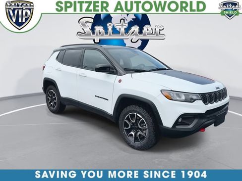 Used 2025 Jeep Compass Trailhawk AWD/4WD image 2