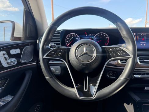 Used 2024 Mercedes-Benz GLS 450 4MATIC image 13