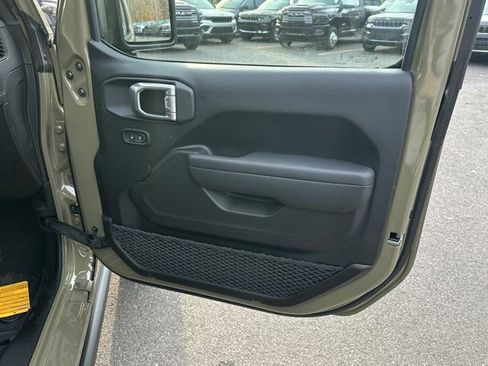 New 2026 Jeep Gladiator Rubicon w/ Technology Group image 14