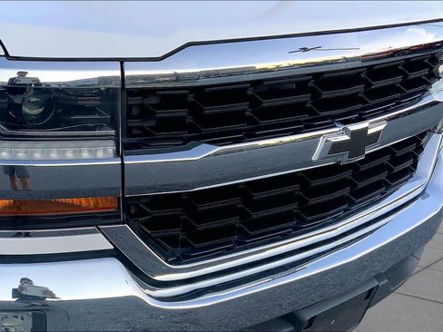 Used 2018 Chevrolet Silverado 1500 LT w/ All Star Edition RWD image 28