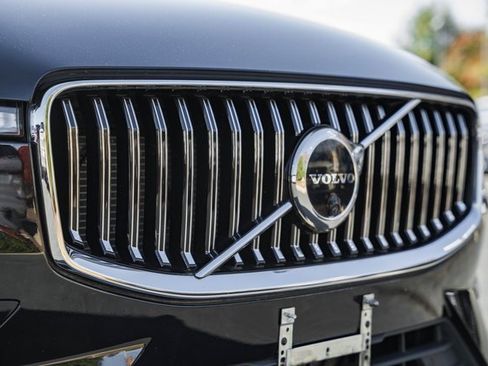 Certified 2022 Volvo XC60 B6 Inscription w/ Advanced Package image 11