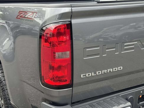 Used 2022 Chevrolet Colorado Z71 AWD/4WD image 12
