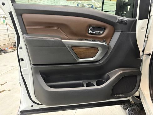Used 2017 Nissan Titan Platinum Reserve AWD/4WD image 9