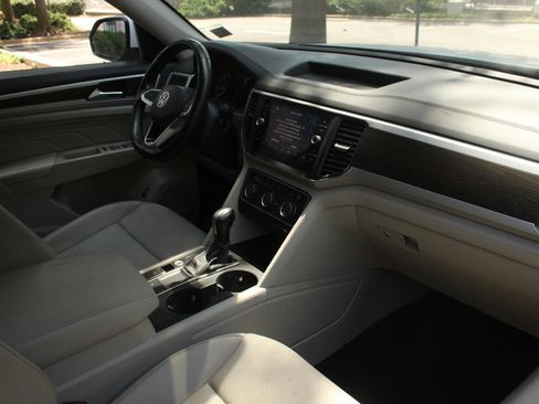 Used 2021 Volkswagen Atlas SE FWD image 25