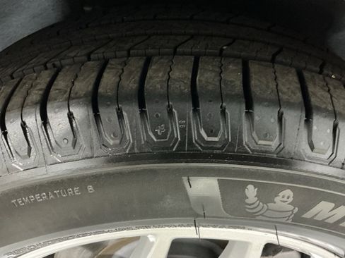 Used 2021 Ford Edge SEL image 37