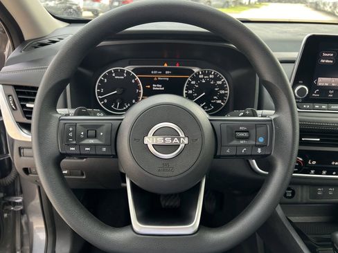 Used 2024 Nissan Rogue SV FWD image 9