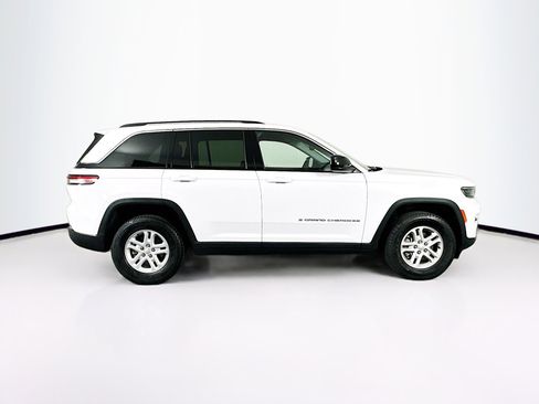 Used 2023 Jeep Grand Cherokee Laredo image 10
