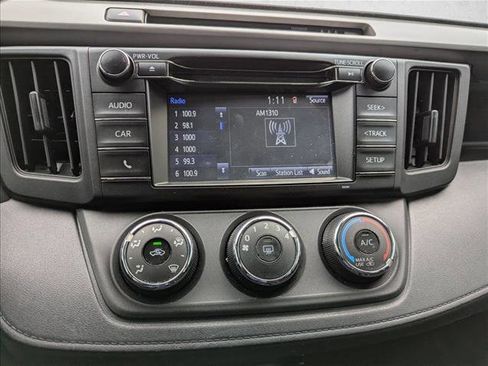 Used 2018 Toyota RAV4 LE image 19